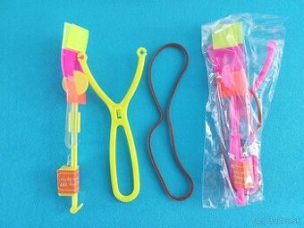 2 x vystrelovacia svetelná raketka