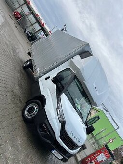 Hľadáme vodiča na plachtovú dodávku Iveco Daily.