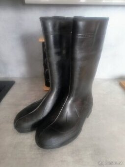 Predám úplne nové gumaky, veľkosť 10