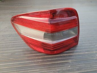 MERCEDES ML W164 LAVE SVETLO