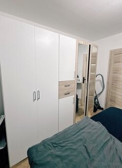 Predám šatníkovú skriňu