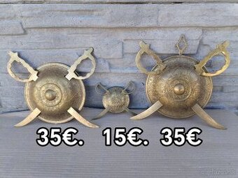 Meče so štítom ceny na foto