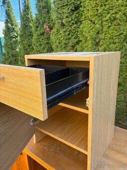 Praktická skrinka/nočny stolik – 5 €