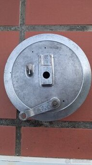 Brzdový štít kývačka