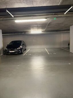 PREDÁM GARÁŽOVÉ STÁTIE V NOVOSTAVBE DOMU / KAZANSKÁ 1b.