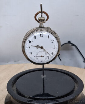Predám funkčné starožitné strieborné vreckové hodinky Cylind