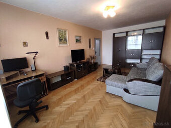 Prenájom, 2 izbový veľkometrážny byt - 66m2 - Kalinčiakova