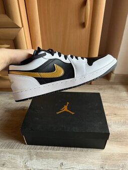 NIKE Air Jordan 1 Low "Gold Swoosh" 45.5