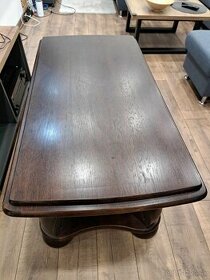 rustikálny drevený stôl