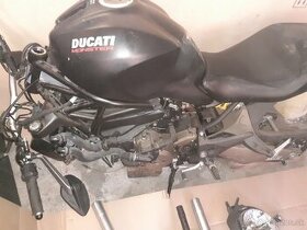 Na nahr.diely Ducati 821