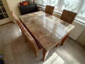 Masívny stôl a 4 stoličky - Jedálenský set
