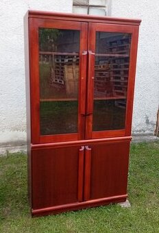 Starožitna vitrína