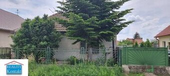 Rezervované- Na predaj starší 3 izbový rodinný dom v obci Bá