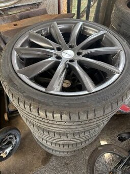 Predam komplet kolesa 235/40r19 5x114,3 et40