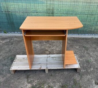 Predám PC stolík ako je na foto Stolík je plne funkčný Rozme