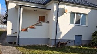 Na predaj 4i RD v obci Banka pri Piešťanoch