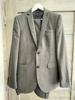 Pánsky oblek – slim fit, vlna 100 % (veľkosť M)