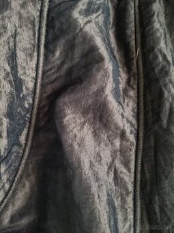 Stredné dlhá,tepla ,kvalitná vetrovka+ lahucky kabatik