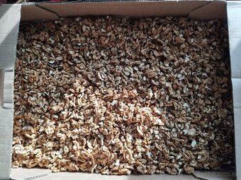 Predám vlašské orechy a domáce vajcia