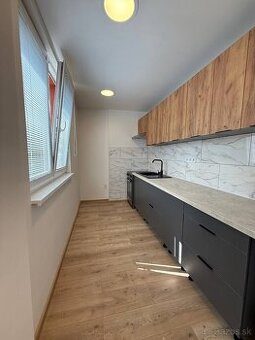 Ponúkame na predaj  3-izbový byt v Handlovej