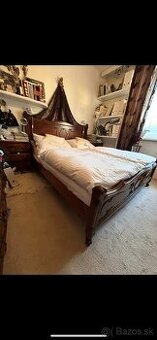 starozitna skrina nemeckej vyroby a postel z masivu