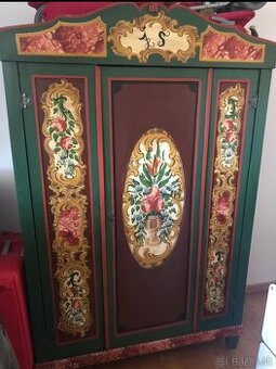 Starožitný maľovaný nábytok