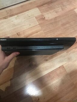 Predám PlayStation 3 Slim + príslušenstvo