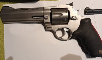REVOLVER, TAURUS, kal. .44 MAGNUM