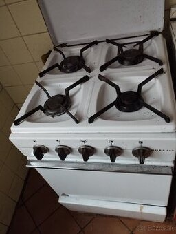 Plynový sporák s elektrickou rúrou
