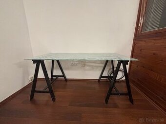 Stôl jedaleň/pracovňa