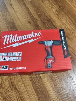 MILWAUKEE M12™ Aku nitovačky - kompaktné