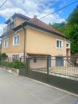 Rodinný dom s jedinečnou atmosférou pod lesom-Nitrica