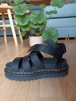 predám sandále Dr. Martens Vegan