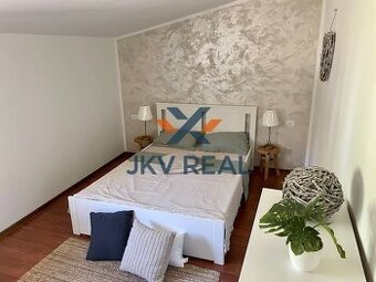 Priestranný 3-izbový byt s balkónom v centre Stupavy