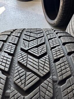 Pirelli Scorpion Winter 275/35 R22