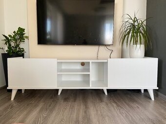 Tv skrinka