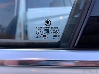 sklo skoda superb 3