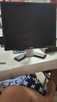 PC náhradné funkčné diely plus monitor - 1