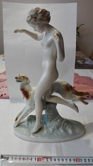 Socha  Diana se psem - starožitnost