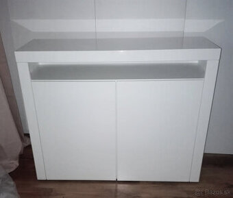 biela komoda - vysoký lesk