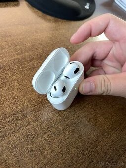 Airpods 3 utopene hrajú