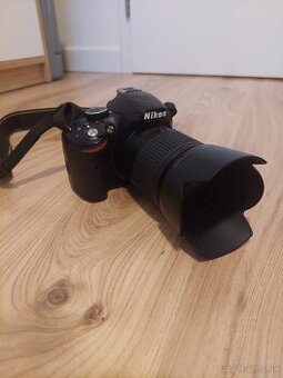 Nikon D3200 málo používaný