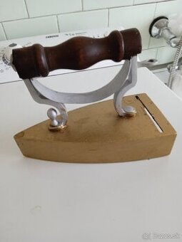 Starožitna žehlička