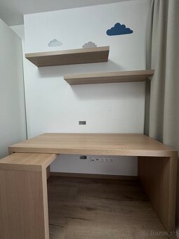 Pracovný stol IKEA Malm s vysuvom