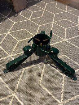 Kovový stojan na stromček