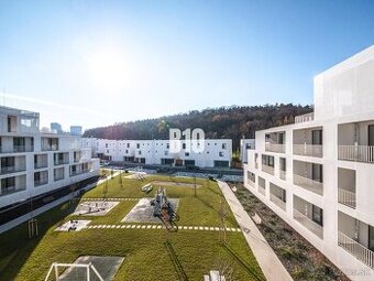 PRESVETLENÝ 2 IZBOVÝ BYT V NOVOSTAVBE S GARÁŽOVÝM PARKINGOM 