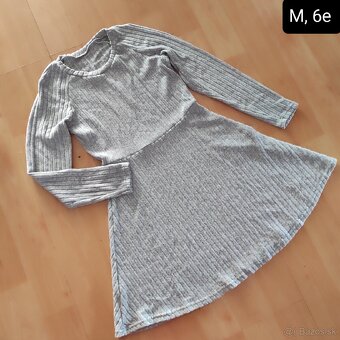 Sivé rebrované šaty