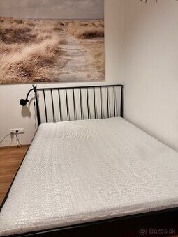 Kovova posteľ s matracom 140x200