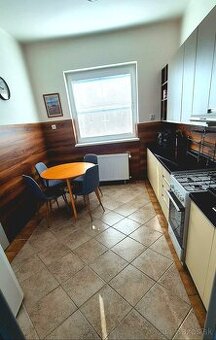 Na prenájom zariadený svojpomocný byt /93m2/ s garážou, KN