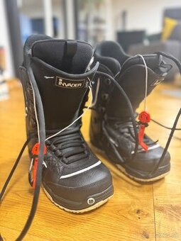 topanky na snowboard Burton Invader